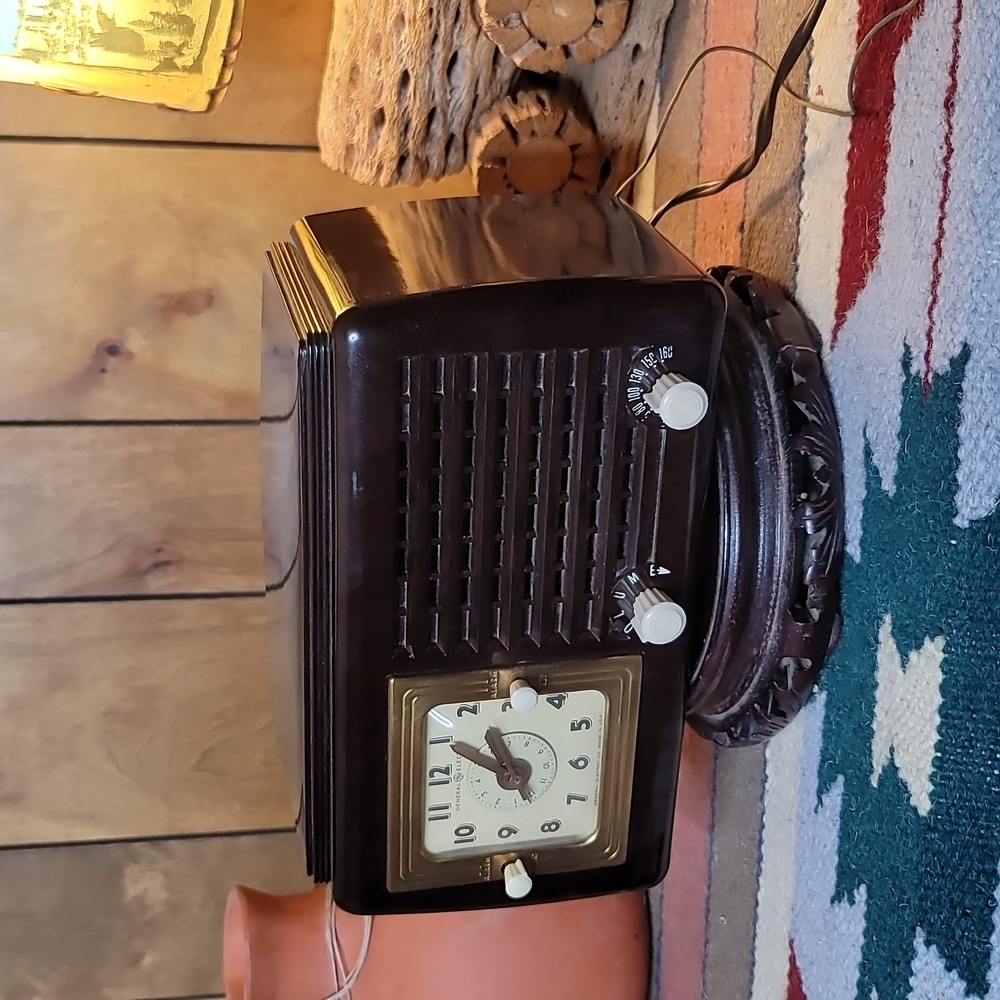 1946 Alarm Clock radio (clock and alarm work, radio doesn't)